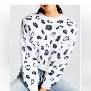 Cupcakes and Cashmere Ivory Huxley
Sweater Size S